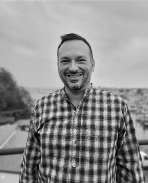 Robin Prussin portrait headshot